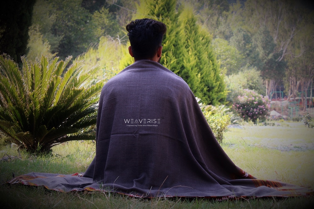 Zen Comfort : Black Wool Meditation Shawl From The Himalaya 