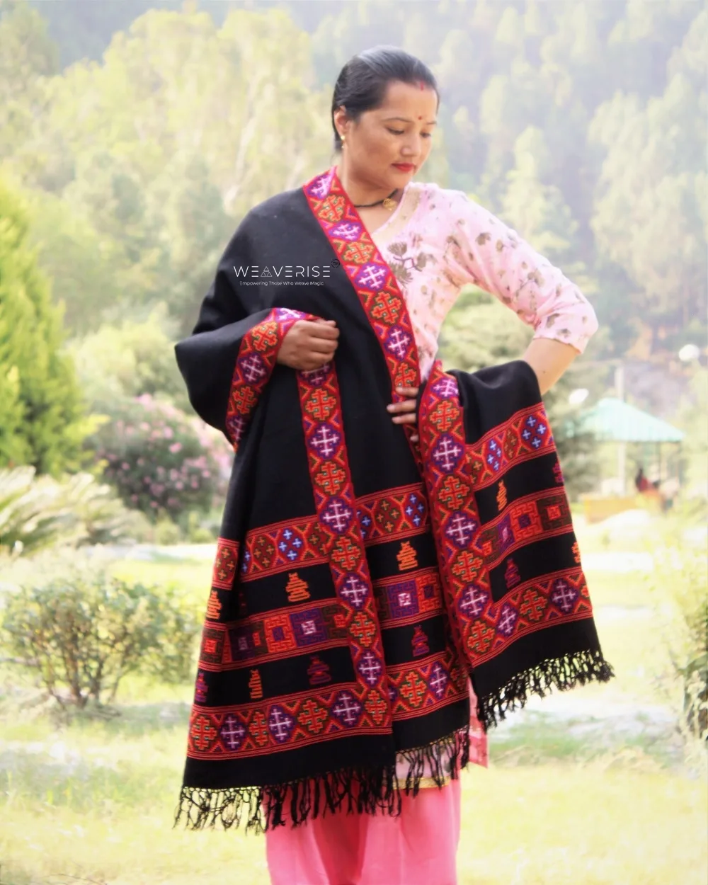 Kullu-Loom-Woven-Soft-Wool-Women-Fine-Design-Pattern-Kinnauri-Design-Shawl-Black-1.1.jpg