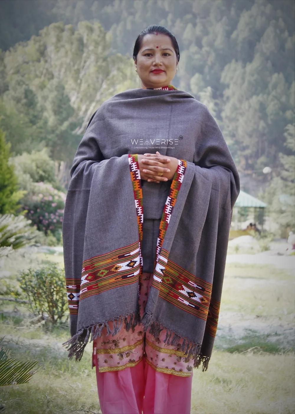 qKullu-Loom-Woven-Soft-Wool-Women-Fine-Design-Pattern-Shawl-Dark-Grey-Kingri-jaal-1.5.jpg