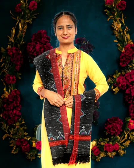 Himalayan Harmony: Handloom Woven Wool Scarf