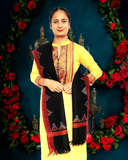 Artisan's Touch: Himalayan Loom Design Pure Wool Scarf