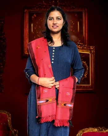 Handloom Splendor: Kullu Wool Scarf for Women